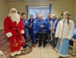 Активисты «Движения первых» поздравили работников Печор с Новым годом
