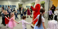 Новогодний праздник для детей участников СВО организовало в Пскове "Женское движение "Единой России" - Единая Россия