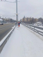 Псков борется со снежными заносами: подрядчики круглосуточно чистят дороги и остановки