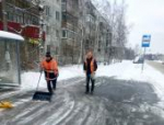 Псков борется со снежными заносами: подрядчики круглосуточно чистят дороги и остановки