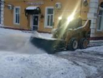 Псков борется со снежными заносами: подрядчики круглосуточно чистят дороги и остановки