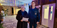 Сотрудники Главного управления продолжают обеспечивать безопасность детей в новогодние праздники - МЧС Псковской области