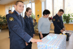 Сотрудники и курсанты Псковского филиала университета продолжают дарить детям, оказавшимся в трудной жизненной ситуации, праздник