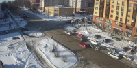 Дерзкий выезд на встречную полосу на улице Коммунальной  в Пскове попал на видео - Pln-Pskov.Ru