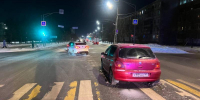 Водитель «Пежо» травмировала двух человек в ДТП на улице Коммунальной в Пскове. ФОТО - Pln-Pskov.Ru