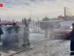 Иномарка загорелась на парковке у торгового центра в Пскове