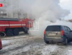 Иномарка загорелась на парковке у торгового центра в Пскове