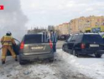 Иномарка загорелась на парковке у торгового центра в Пскове