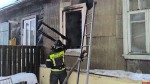 Пожилую женщину спасли при пожаре на улице Розы Люксембург в Пскове