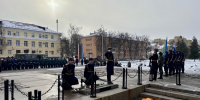 23 февраля курсанты Псковского филиала Университета ФСИН России приняли участие в торжественной церемонии возложения цветов к Вечному огню в городе Пскове - ПЮИ ФСИН России