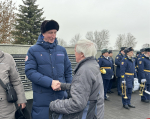 «Пока мы помним — герои рядом с нами»: Александр Козловский почтил память десантников 6‑й роты в Выбутах