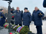«Пока мы помним — герои рядом с нами»: Александр Козловский почтил память десантников 6‑й роты в Выбутах