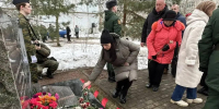 В Острове возложили цветы к бюстам погибших десантников 6-й роты - Pln-Pskov.Ru