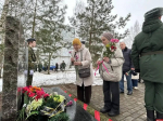 В Острове возложили цветы к бюстам погибших десантников 6-й роты