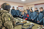 День открытых дверей в Росгвардии: псковские школьники познакомились с историей и техникой