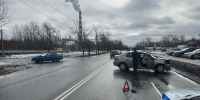«Рено Логан» развернуло после столкновения с «Дэу Нексией» на Инженерной. ФОТО - Pln-Pskov.Ru