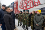 Михаил Ведерников осматривает «Поезд Победы» в Пскове
