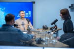 Михаил Ведерников дал старт областному вещанию старейшей псковской радиостанции «7 НЕБО» на всю область