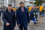 Михаил Ведерников на вручении ключей от новой спецтехники энергетикам Псковской области