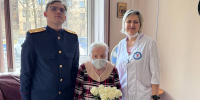 Сотрудники следственного управления поздравили с наступающим Международным женским днём участницу Великой Отечественной войны - Следственный комитет
