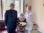 Сотрудники следственного управления поздравили с наступающим Международным женским днём участницу Великой Отечественной войны