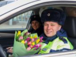 Псковские полицейские помогли беременной женщине, у которой начались роды в пути