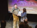 Найденную в Псковской области медаль красноармейца передали его родственникам в Белгороде