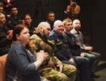 Найденную в Псковской области медаль красноармейца передали его родственникам в Белгороде