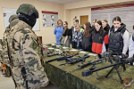 В Пскове школьники познакомились с работой Росгвардии в рамках акции «Дни Росгвардии»