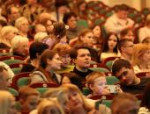 Концерт «Мусоргский. Картинки на песке…» проходит в Псковской областной филармонии