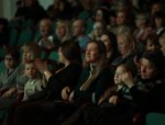 Концерт «Мусоргский. Картинки на песке…» проходит в Псковской областной филармонии