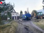 Манипулятор опрокинулся на оператора в Великолукском районе