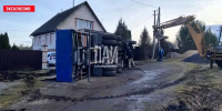 Манипулятор опрокинулся на мужчину в Великолукском районе - Псковская правда