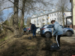 Сотрудники администрации Великих Лук приняли участие в весеннем субботнике