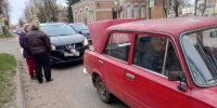 В Великих Луках Nissan проехал на желтый сигнал светофора и протаранил «ВАЗ» - Pln-Pskov.Ru