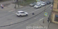 Пожилого мужчину сбили на Четырех углах в Пскове. ВИДЕО - Pln-Pskov.Ru