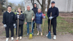 Коллектив академии культуры и спорта в Великих Луках провёл весенний субботник