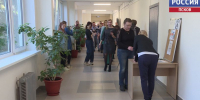 "Сдаем ЕГЭ вместе": родители псковских выпускников попробовали свои силы на экзамене по русскому - ГТРК Псков