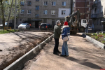 Дмитрий Белюков проконтролировал ремонт двора на улице Маршала Жукова