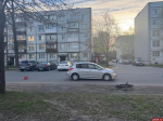Пьяный водитель мопеда врезался в «Ниссан» в Пскове. ФОТО