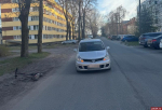 Пьяный водитель мопеда врезался в «Ниссан» в Пскове. ФОТО