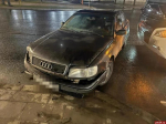 Полиция разбирается в обстоятельствах столкновения «Ауди» с автобусом на площади Ленина в Пскове