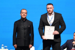 Владимир Владимиров получил награду от Дмитрия Медведева на форуме «Единой России» в Санкт-Петербурге