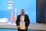 Владимир Владимиров получил награду от Дмитрия Медведева на форуме «Единой России» в Санкт-Петербурге