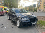 В Пскове водитель «БМВ» проехал на запрещающий сигнал светофора и травмировал мужчину в «Рено»