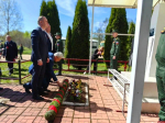 В Островском округе почтили память павших в Великой Отечественной войне у братского захоронения в Сигорицах