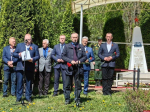 В Островском округе почтили память павших в Великой Отечественной войне у братского захоронения в Сигорицах