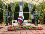 В Островском округе почтили память павших в Великой Отечественной войне у братского захоронения в Сигорицах