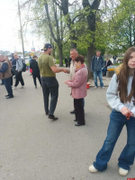 Активисты ЛДПР поздравили псковичей с Днём Победы и вручили георгиевские ленты