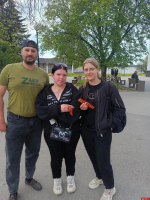 Активисты ЛДПР поздравили псковичей с Днём Победы и вручили георгиевские ленты